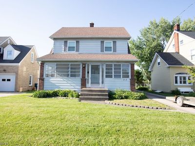 213 Como St