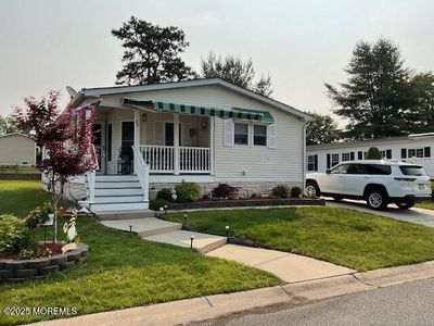 37 Pine Ridge Boulevard