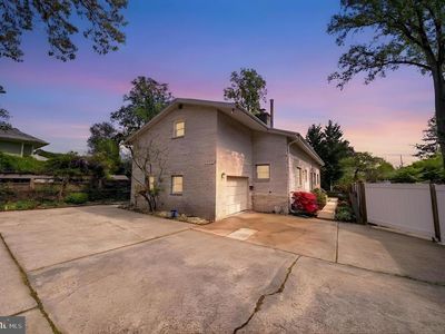 5812 Greenlawn Dr