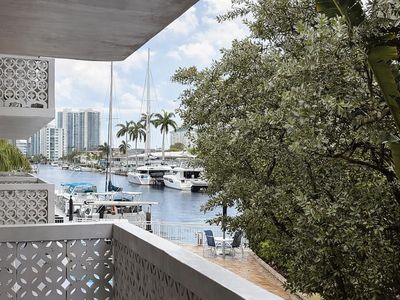 3220 Bayview Drive #211