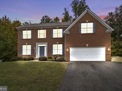 8806 Nancy Ln