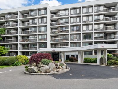 400 HIGH POINT Drive #313