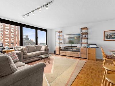 1641 3rd Ave APT 27J