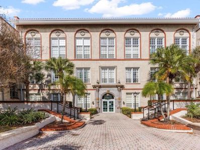 701 Mirror Lake Dr N APT 102