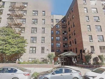 3815 149th St APT 1A