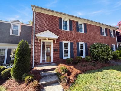 8042 Regent Park Ln