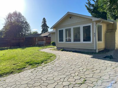 Property at 887 Redway Dr, Redway, CA