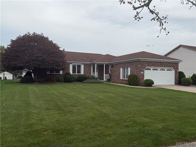 Property at 9 Lucia Ct, Lancaster, NY