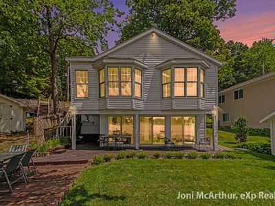 11613 Orchard Park Dr NE