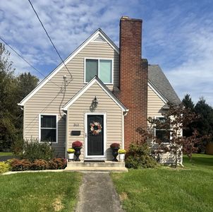 310 W Fairmont Ave