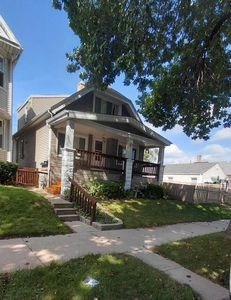 3253 S 8th STREET