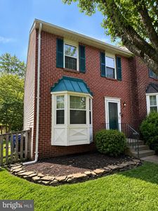842 Ellicott Dr