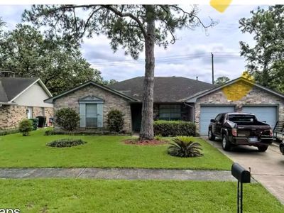 3915 Black Locust Dr