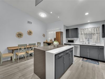 352 Amber Pine St APT 202