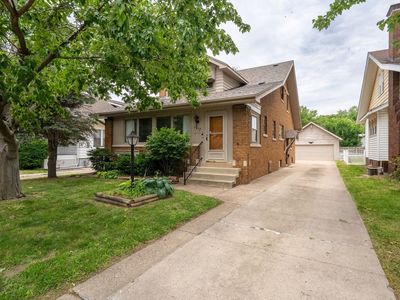 1917 W Callender Ave