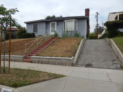 1829 Los Encinos Ave