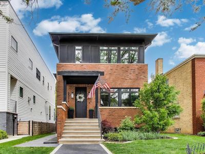 2312 W Hutchinson St