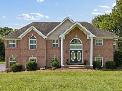 381 Lakeway Ter