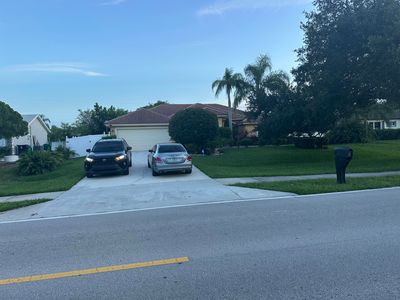 233 SW Tulip Boulevard