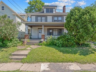 129 E Main St