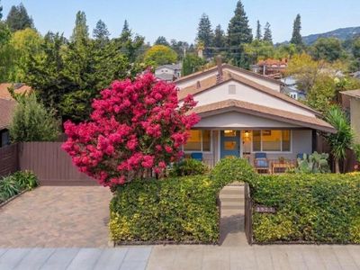 3927 Edgemoor Pl