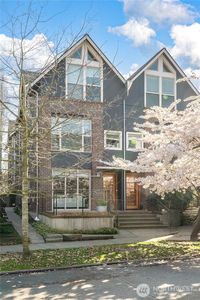 215 W Lee Street