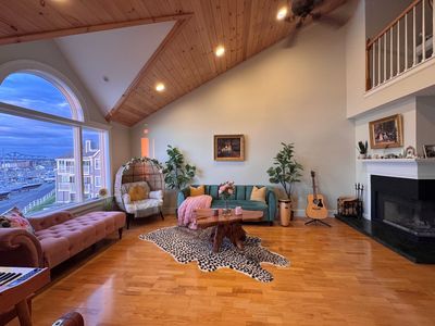 700 Shore Dr #3-306