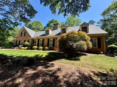 500 Woodend Dr SE