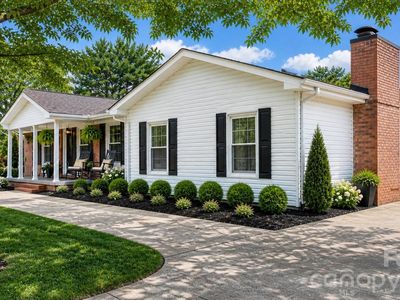 2596 Sweetbriar Cir