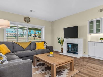 311 Desert Falls Dr E