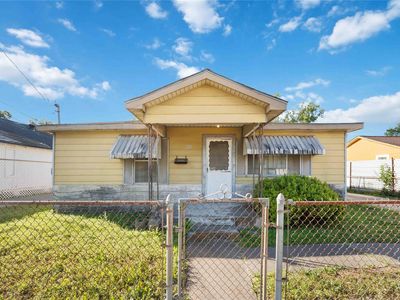 885 W Little York Rd