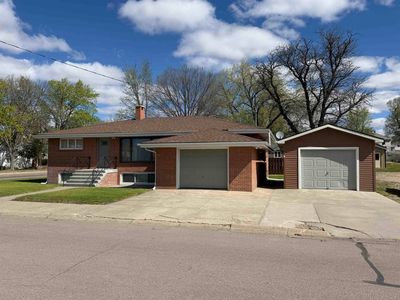 Property at 102 NE 2nd St., Mullen, NE