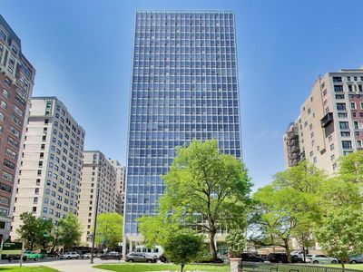 2400 N Lakeview Ave APT 808