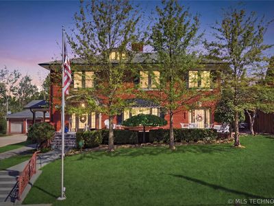 311 W Young St