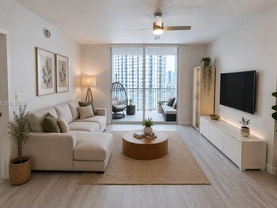 275 NE 18th St #Penthouse 10