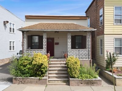 2 Lake St