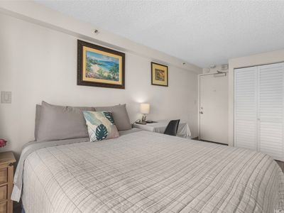 2463 Kuhio Ave APT 1010