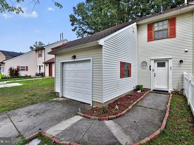 24 Hyacinth Ln