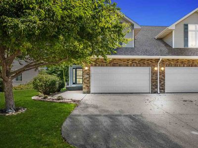 452 N McKenzie Ln