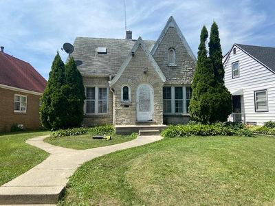 4045 North Montreal STREET