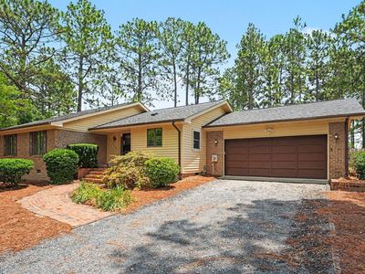 1555 Longleaf Dr E