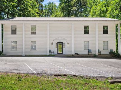 211 Brookside Dr #D