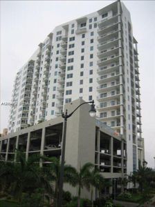 10 SW South River Dr APT 704