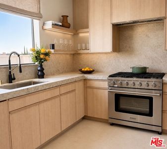 126 N Croft Ave APT 302
