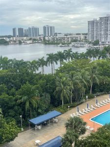 2851 NE 183rd St APT 906E