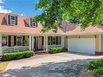 1 Glamis Ln