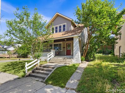 1035 Alexander St SE