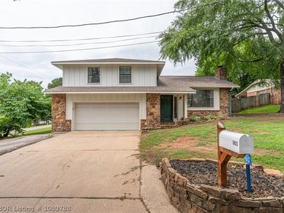 803 N Nixon Ave
