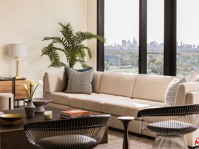 8420 W Sunset Blvd #802