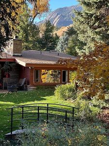 1333 Mariposa Ave
